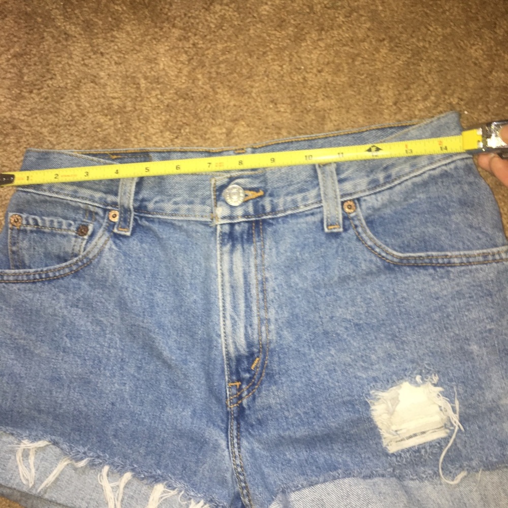 Sold Levi shorts - Picture 2 of 8